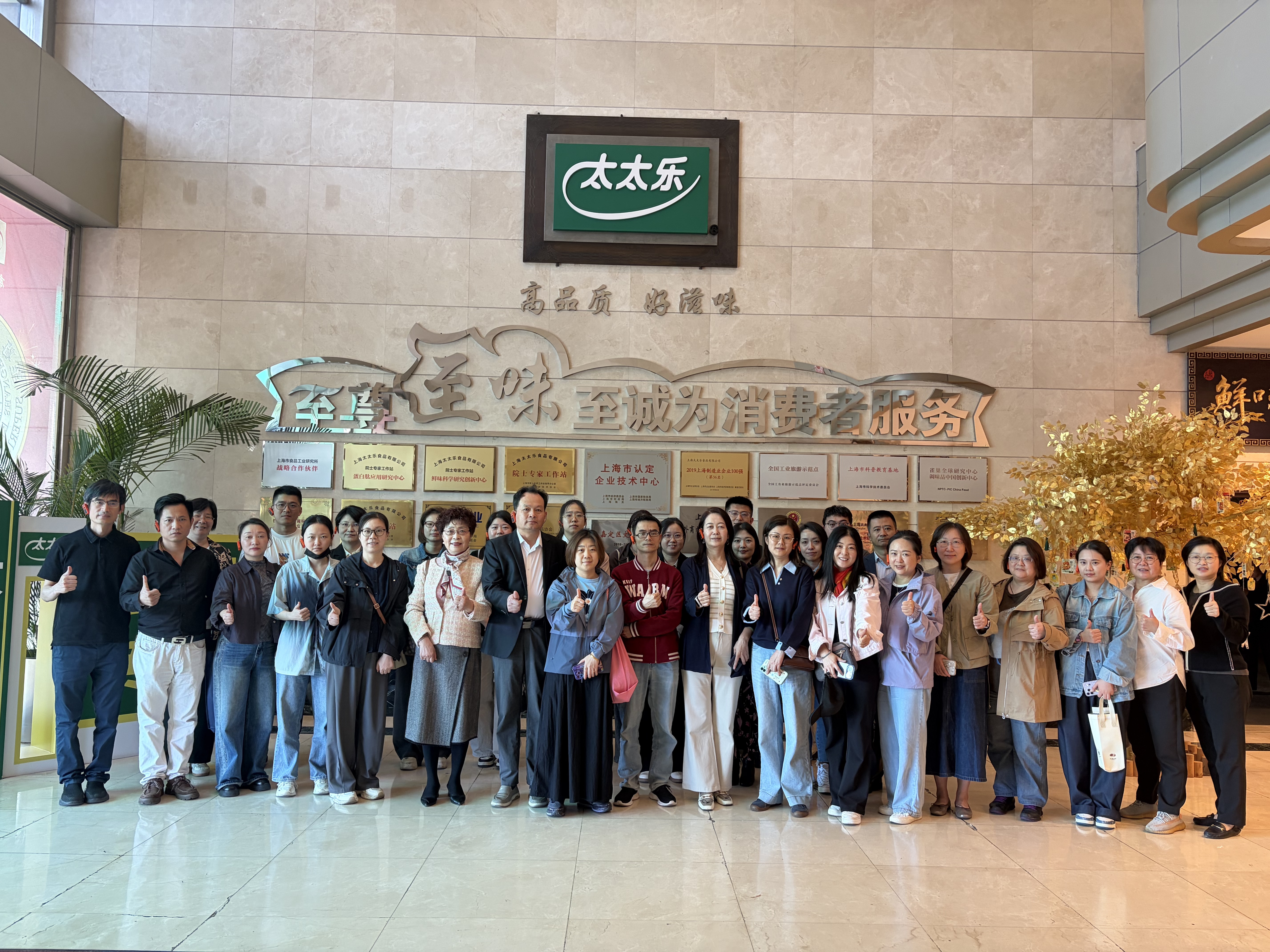 合影c07a2ef1eb553a6e6078409f7933f138.jpg
